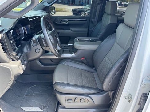 Used 2022 Chevrolet Silverado 1500 ZR2 w/ Technology Package image 9