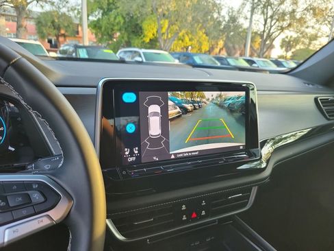 Used 2024 Volkswagen Atlas Cross Sport SE w/ Black Wheel Package image 23