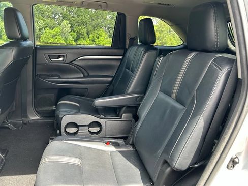 Used 2018 Toyota Highlander SE FWD image 15