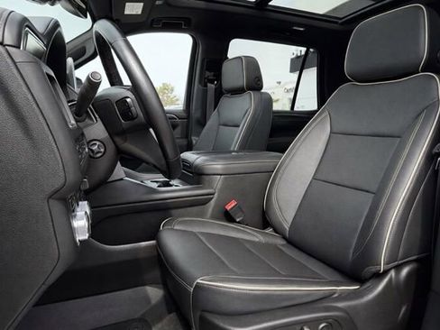 Used 2022 GMC Yukon SLT w/ SLT Premium Package image 12