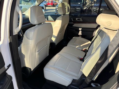 Used 2018 Ford Explorer Platinum image 13