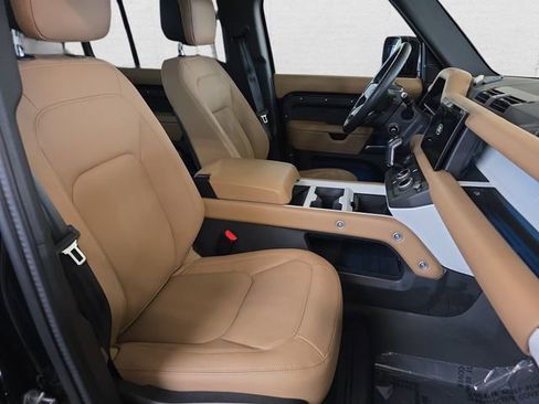 Used 2025 Land Rover Defender 110 X-Dynamic SE image 10