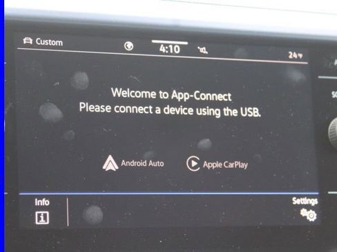 Used 2024 Volkswagen Taos SE image 35