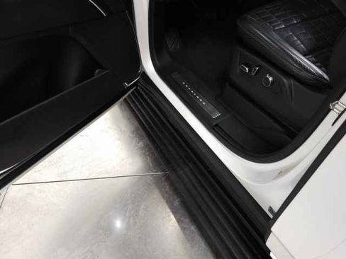 Used 2021 Cadillac Escalade Premium Luxury Platinum image 17