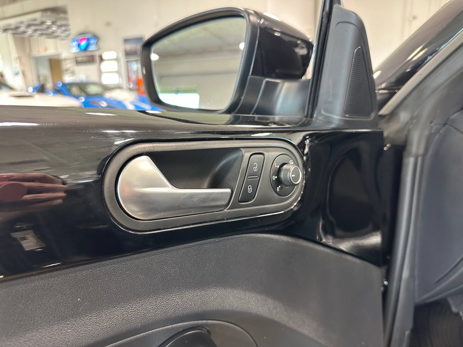 Used 2018 Volkswagen Beetle 2.0T SE FWD image 12