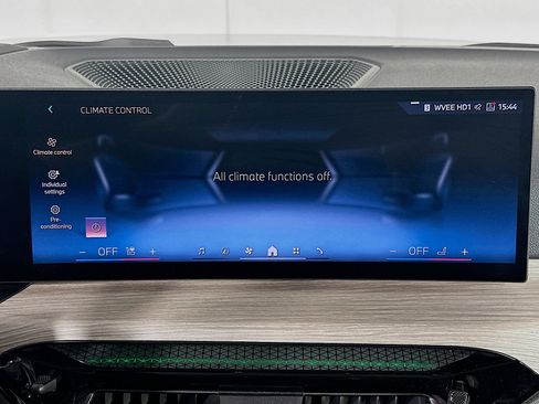 Used 2025 BMW 430i Coupe w/ Premium Package image 23