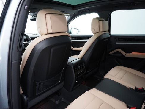 Certified 2026 Porsche Cayenne AWD/4WD image 15