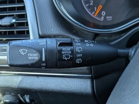 Used 2022 Jeep Grand Cherokee Limited AWD/4WD image 31