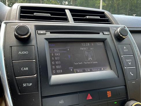 Used 2015 Toyota Camry LE FWD image 31
