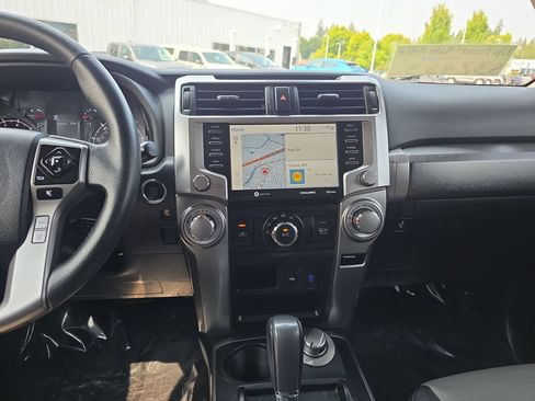 Used 2022 Toyota 4Runner SR5 Premium w/ Moonroof Package AWD/4WD image 25