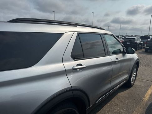 Used 2021 Ford Explorer XLT w/ Equipment Group 202A AWD/4WD image 12