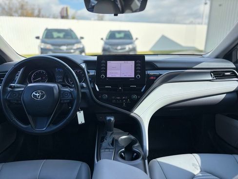 Used 2022 Toyota Camry SE image 23
