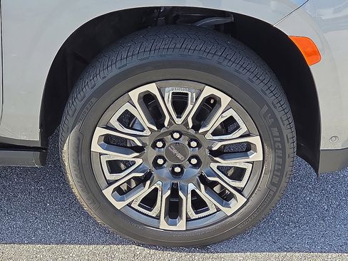 Used 2023 GMC Yukon Denali Ultimate image 7