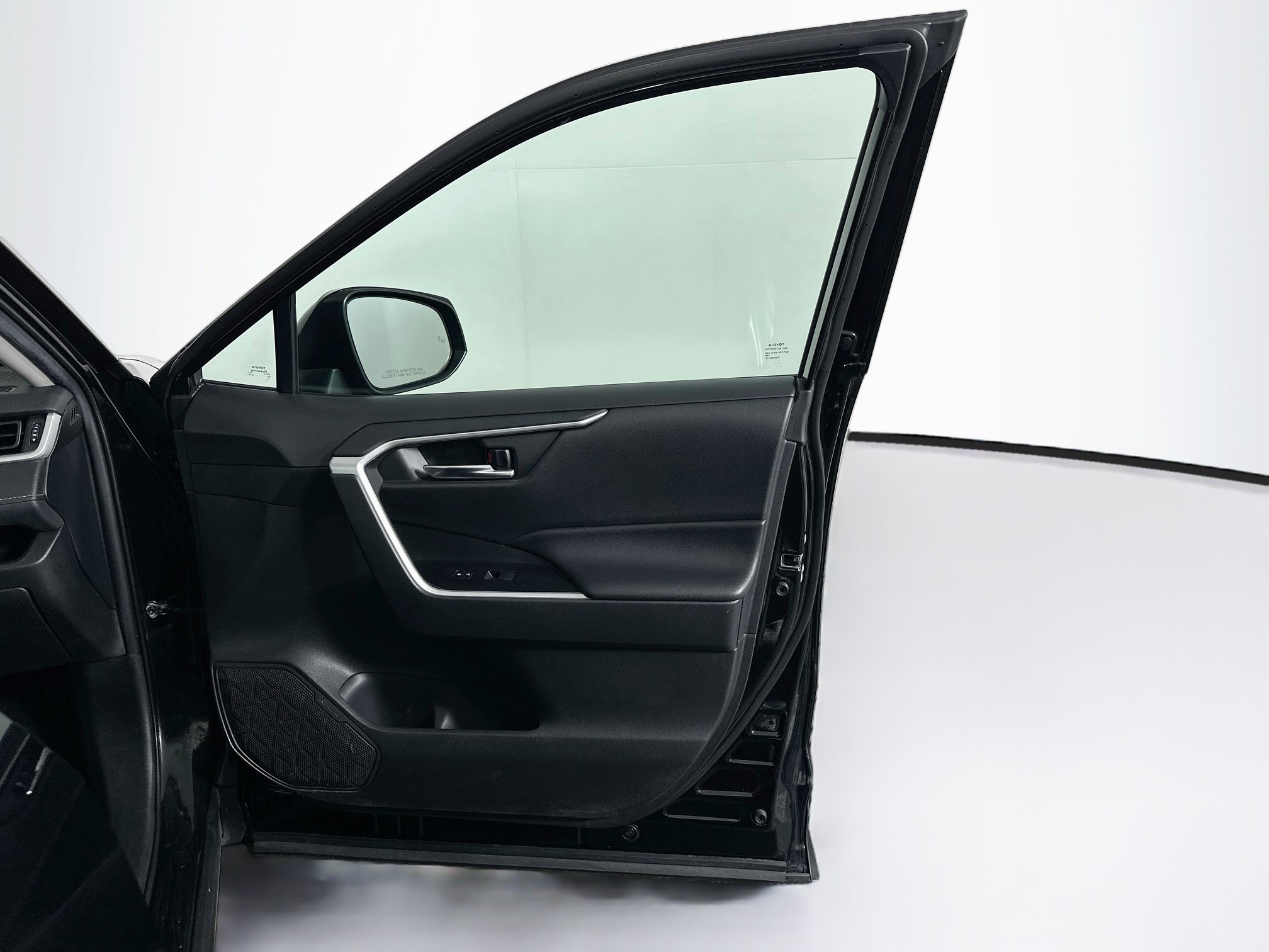 Used 2021 Toyota RAV4 XLE FWD image 30