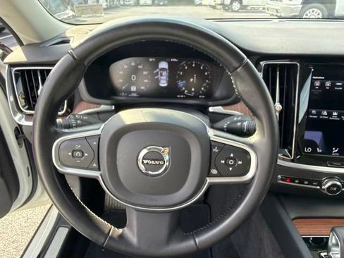 Used 2022 Volvo S60 B5 Momentum AWD/4WD image 21