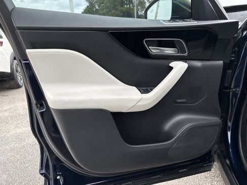 Used 2020 Jaguar F-PACE Prestige image 19