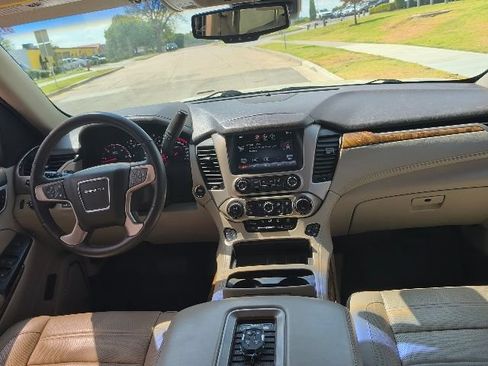 Used 2015 GMC Yukon Denali w/ Premium Package AWD/4WD image 12
