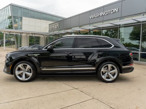 Used 2022 Bentley Bentayga AWD/4WD image 2
