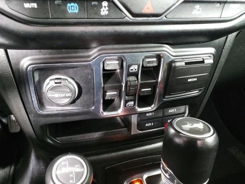 Used 2022 Jeep Wrangler Unlimited Sahara w/ Cold Weather Group image 23