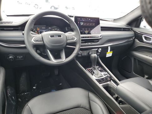 New 2026 Jeep Compass Latitude image 12