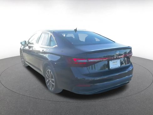 Used 2025 Volkswagen Jetta SE image 11