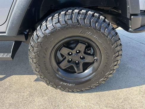 Used 2018 Jeep Wrangler Unlimited Rubicon w/ Cold Weather Group AWD/4WD image 6