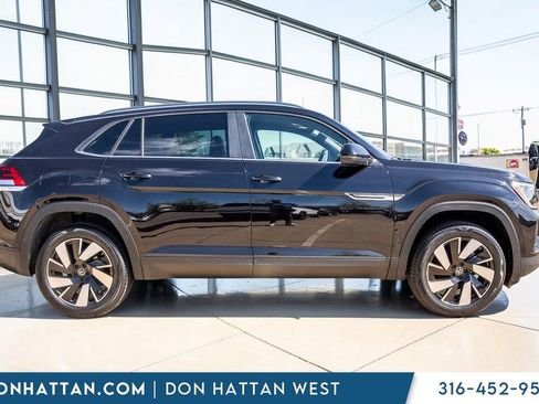 Used 2024 Volkswagen Atlas Cross Sport SE FWD image 31