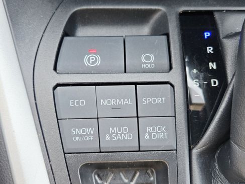 Used 2023 Toyota RAV4 XLE Premium image 23