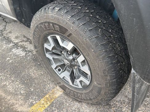 Used 2021 Toyota Tacoma TRD Off-Road image 10