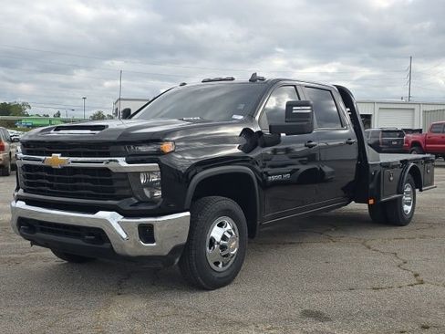 Used 2024 Chevrolet Silverado 3500 LT image 1