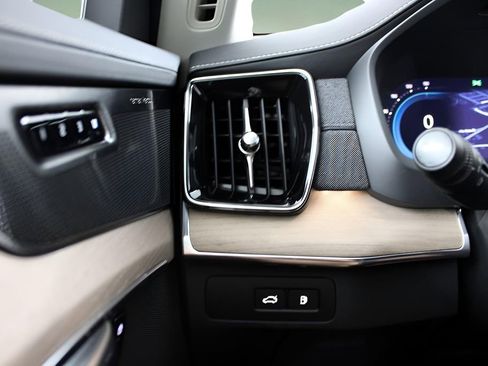 New 2025 Volvo XC90 T8 Plus w/ Protection Package Premier image 20