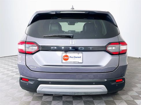 Certified 2025 Honda Pilot EX-L image 9