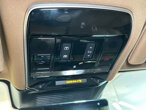 Used 2025 Land Rover Range Rover Long Wheelbase SE image 25