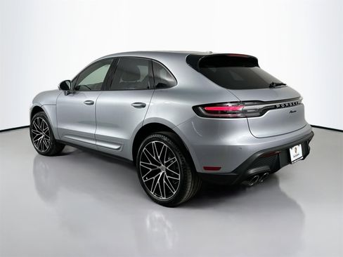 Certified 2025 Porsche Macan image 3