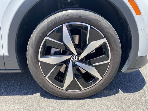 Used 2023 Volkswagen ID.4 Pro S AWD/4WD image 3