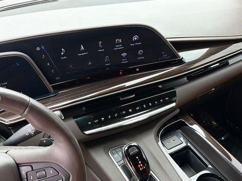 Used 2023 Cadillac Escalade ESV Premium Luxury w/ Performance Package image 30