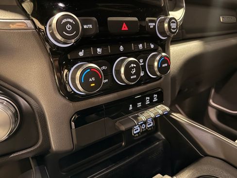 Used 2022 RAM 1500 Laramie AWD/4WD image 27