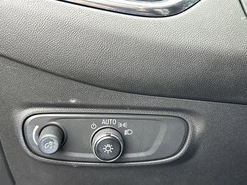 Used 2023 Chevrolet Equinox LT image 25