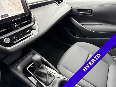 Used 2025 Toyota Corolla LE image 18