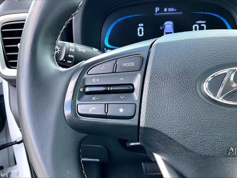 Used 2023 Hyundai Venue SEL image 22