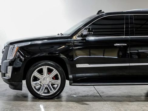 Used 2019 Cadillac Escalade Premium Luxury image 18