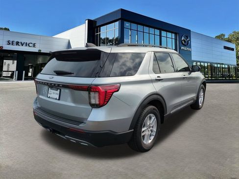 Used 2025 Ford Explorer Active w/ Active Comfort Package RWD image 4