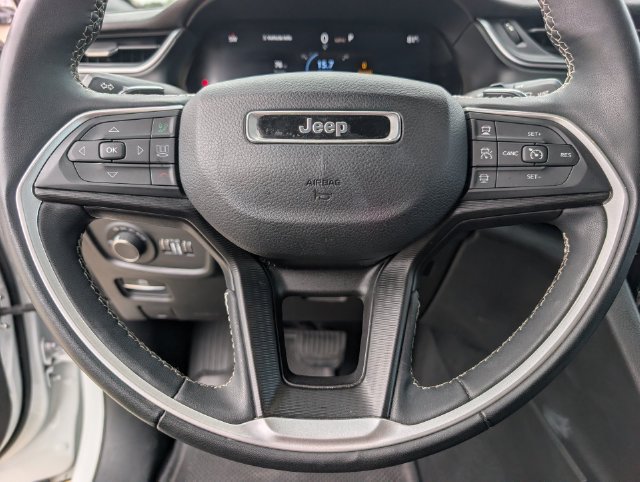 Used 2024 Jeep Grand Cherokee Altitude RWD image 12