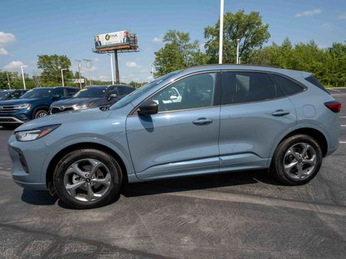 Used 2023 Ford Escape ST-Line w/ Tech Pack #1 AWD/4WD image 3
