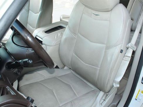 Used 2015 Cadillac Escalade ESV Luxury image 16