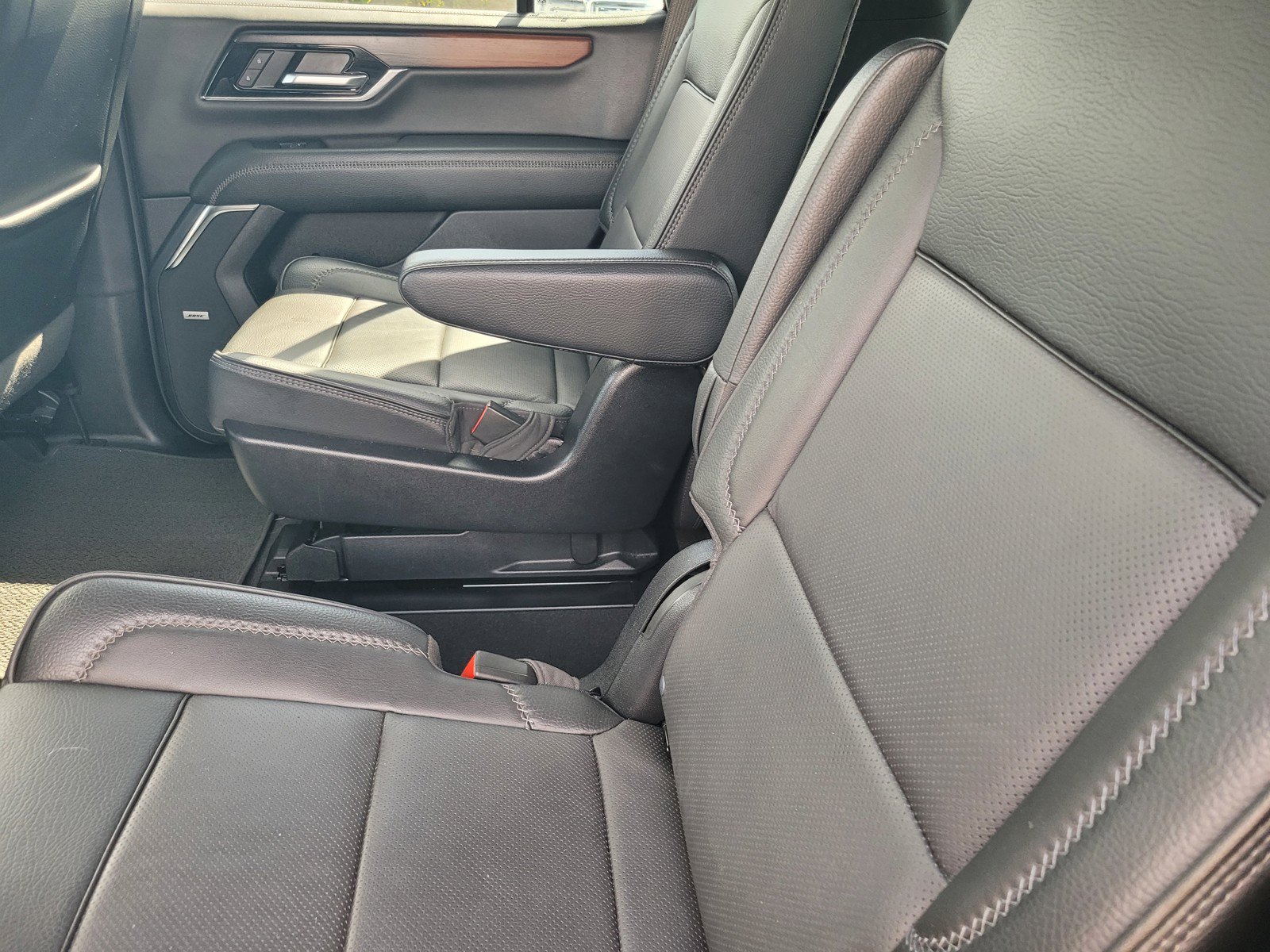 Used 2025 GMC Yukon Denali AWD/4WD image 12
