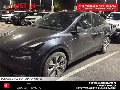 Used 2024 Tesla Model Y Long Range AWD/4WD image 1