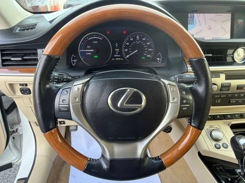 Used 2013 Lexus ES 300h w/ Luxury Pkg FWD image 22