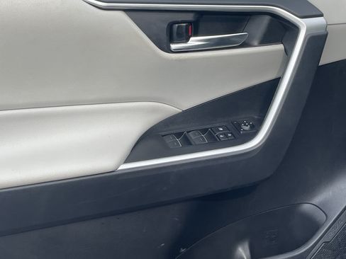 Used 2022 Toyota RAV4 XLE Premium FWD image 33