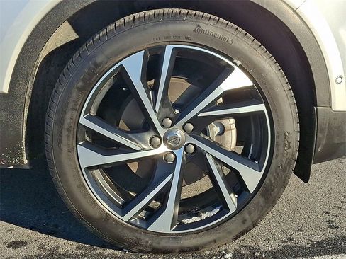 Used 2019 Volvo XC40 T5 R-Design image 8